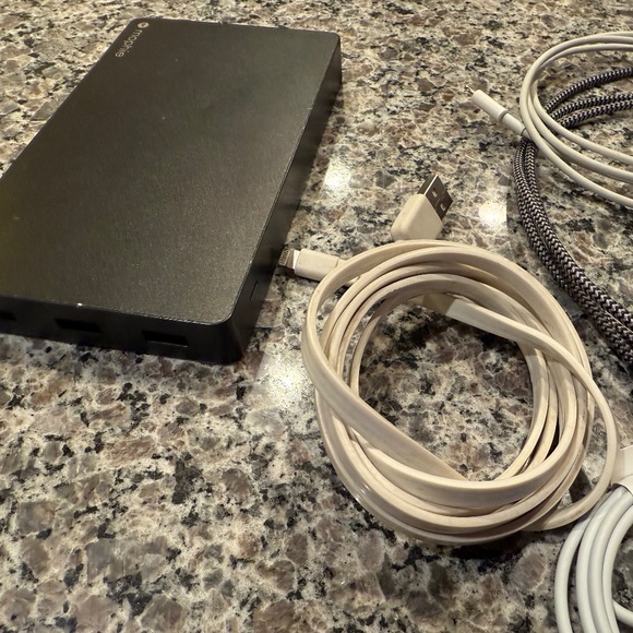 Mophie 1000Mah USB battery and lot of Apple Lightning cables - Picture 1 of 4